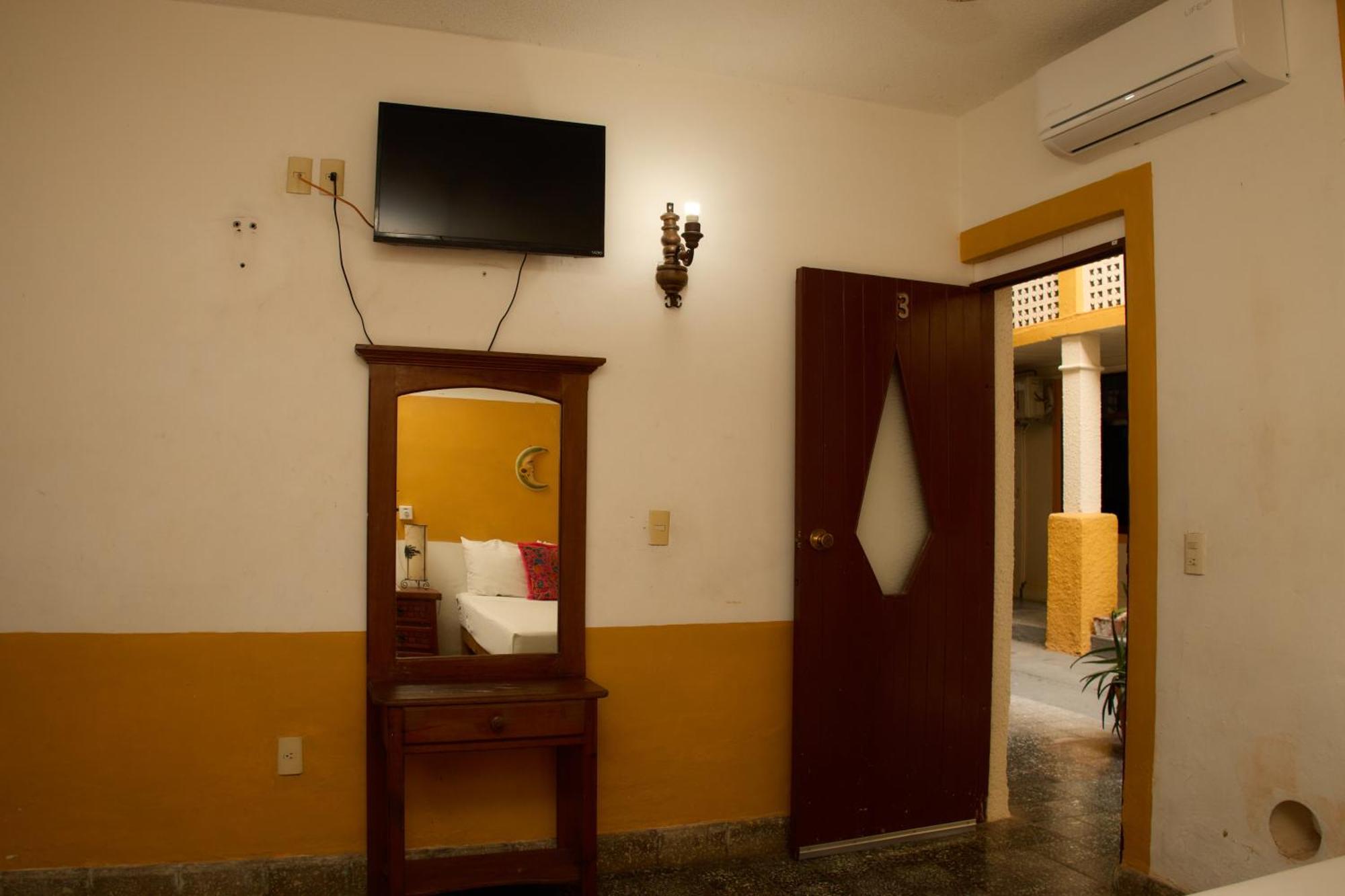 Hotel San Lorenzo Barra de Navidad Buitenkant foto